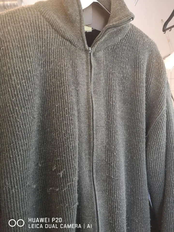 Sweter z meszkiem — przed czyszczeniem, zdjęcie 1